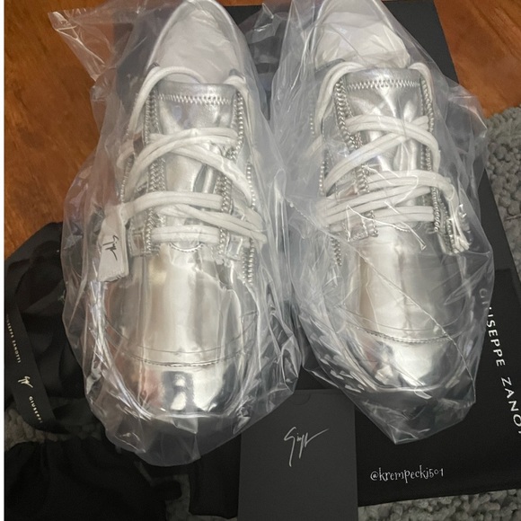 giuseppe zanotti BNIB metallic silver lowtops - Picture 11 of 16